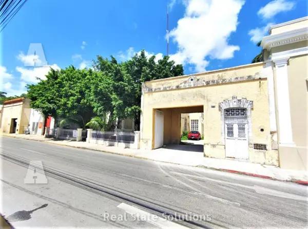 Casa Antigua en Venta de 6 Recámaras, en Amplio Terreno en Santa Ana, Mérida. Casa Antigua en Venta de 6 Recámaras, en Amplio Terreno en Santa Ana, Mérida.