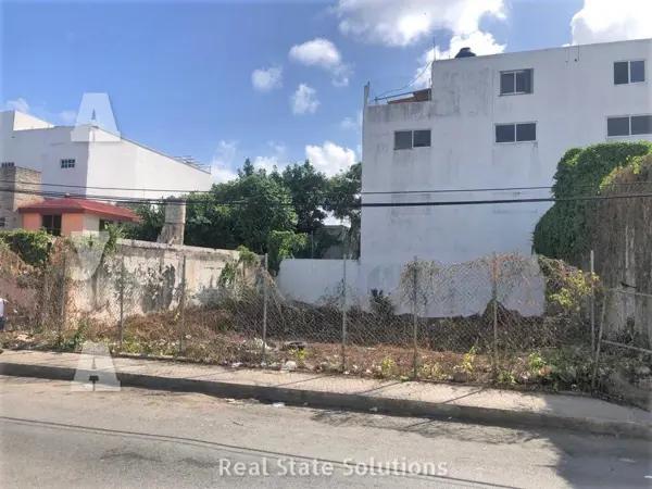 Terreno en Venta de 289 m2 en Calle 7, por Av. López Portillo, SM 64, Cancún Centro Terreno en Venta de 289 m2 en Calle 7, por Av. López Portillo, SM 64, Cancún Centro