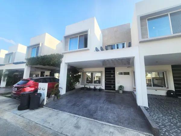 Casa en Venta, 3 Recàmaras, 2 Niveles, Jardines Sur 4, Avenida 135, Polígono Sur Cancún Casa en Venta, 3 Recàmaras, 2 Niveles, Jardines Sur 4, Avenida 135, Polígono Sur Cancún