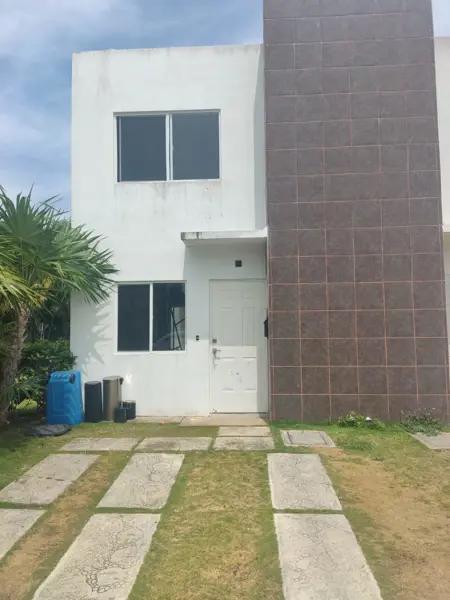 Casa en  Renta, 2 Recámaras, 2 Niveles, Av. 135, Jardines del Sur 2, Cancún,