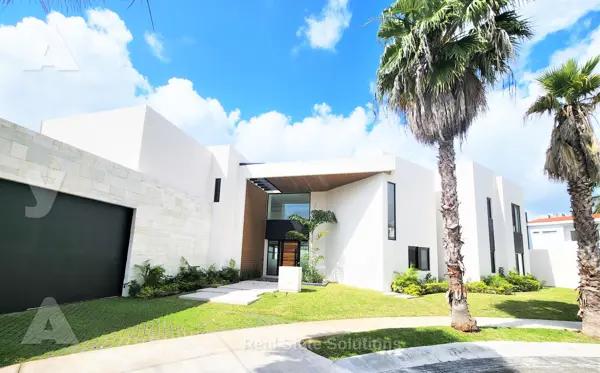 Casa INTELIGENTE en Venta, 4 Recámaras, Piscina Jardín, Villa Magna, Cancún