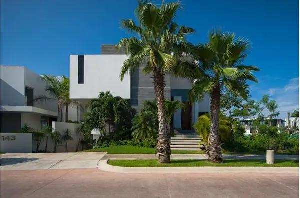 Casa en Venta, 4 Recámaras, 3 Niveles, Piscina, Muelle, Puerto Cancún Casa en Venta, 4 Recámaras, 3 Niveles, Piscina, Muelle, Puerto Cancún