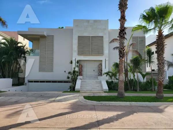 Casa en Venta, 5 Recámaras, ELEVADOR, REMODELADA NUEVA, AMUEBLADA,Puerto Cancún. Casa en Venta, 5 Recámaras, ELEVADOR, REMODELADA NUEVA, AMUEBLADA,Puerto Cancún.