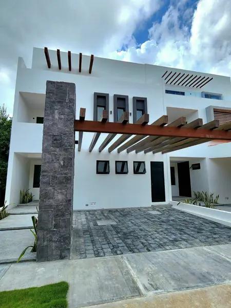 Casa en Renta, 3 Recámaras, Alberca, Cuarto de servicio Residencial Río By Cumbres, Cancún