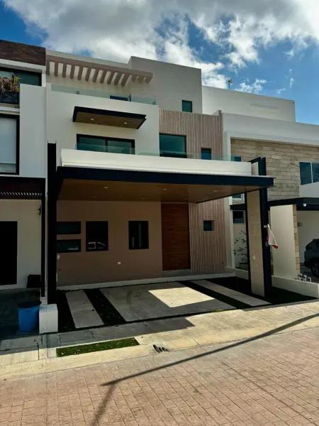 Casa en Venta, 4 Recamaras, 3 Niveles, Alberca, Río Residencial, Cancún, Casa en Venta, 4 Recamaras, 3 Niveles, Alberca, Río Residencial, Cancún,
