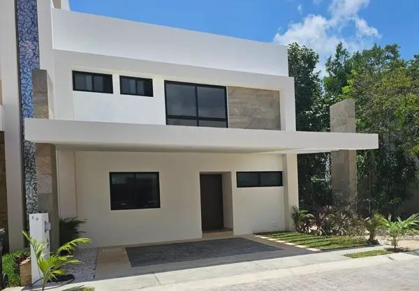 Casa en Venta, 4 Recámaras, Piscina, Residencial Rio, Av. Chacmol, Cancún Casa en Venta, 4 Recámaras, Piscina, Residencial Rio, Av. Chacmol, Cancún