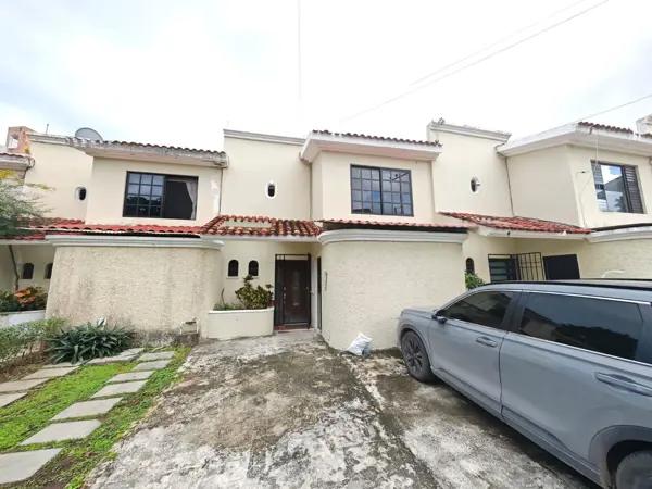 Casa en Renta, 3 Recamaras, AMUEBLADA, Piscina, Residencial Villas Vallarta, Cancun