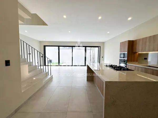 Casa en Venta, 4 Recámaras, 3 Niveles, Av Huayacán, Aqua by Cumbres, Cancún Casa en Venta, 4 Recámaras, 3 Niveles, Av Huayacán, Aqua by Cumbres, Cancún