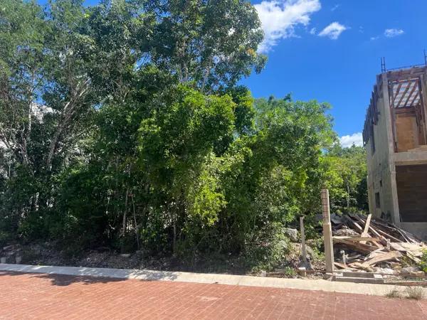 Terreno en Venta, 286 m2, Avenida Huayacan,  Vía Cumbres, Cancun