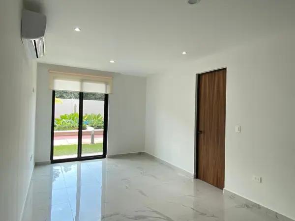 Departamento en Renta, 2 Recámaras, Astoria, Av. Huayacán, Cancún.