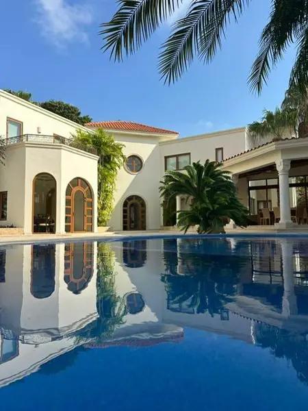 Casa en Venta, 4 Recámaras, ESTILO CALIFORNIA, Estudio TV, SM 11, Cancún Centro. Casa en Venta, 4 Recámaras, ESTILO CALIFORNIA, Estudio TV, SM 11, Cancún Centro.
