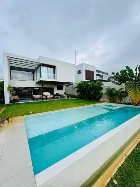 Casa en Venta, 4 Recámaras, AMUEBLADA/EQUIPADA, CINE, Lagos del Sol, Cancún