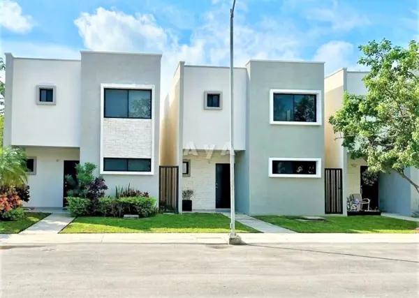 Casa en Venta, 3 Recámaras, 2 Niveles, Av Mallorca, SM 327, Polígono Sur Cancún Casa en Venta, 3 Recámaras, 2 Niveles, Av Mallorca, SM 327, Polígono Sur Cancún