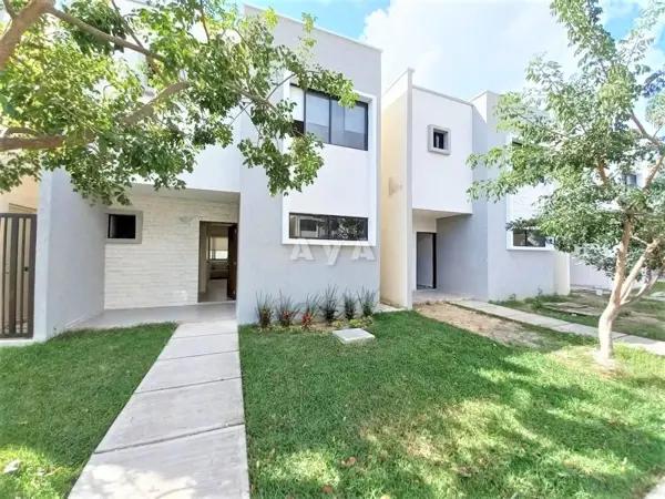 Casa en Venta, 4 Recámaras, 2 Niveles, Av Mallorca, SM 327, Polígono Sur Cancún Casa en Venta, 4 Recámaras, 2 Niveles, Av Mallorca, SM 327, Polígono Sur Cancún
