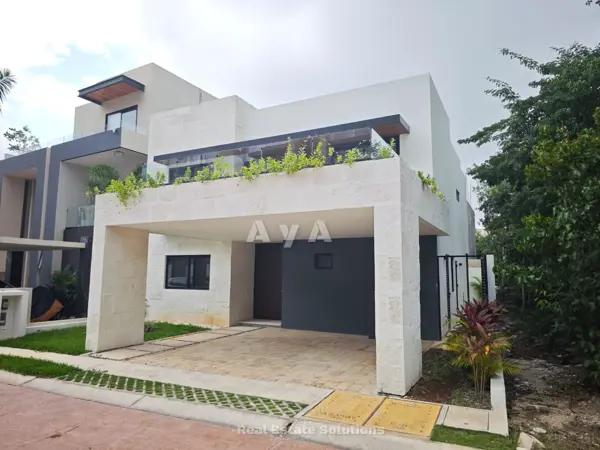 Casa en Venta, 4 Recámaras, NUEVA DOBLE ALTURA, Piscina, Via Cumbres, Av Huayacán, Cancún