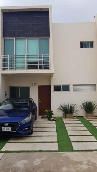 Casa en Venta, 3 Recamaras, Av. Huayacán, Long Island, Cancún.