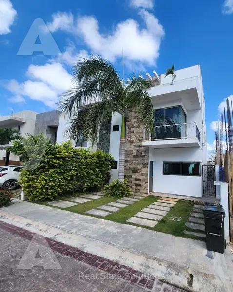 Casa en Venta, 3 Recámaras, 3 Niveles, Piscina, Aqua by Cumbres, Av. Huayacán, Cancún