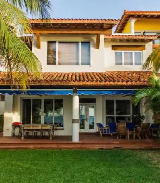 Casa en Venta, 4 Recámaras, Sala TV, Cocina Profesional, Isla Dorada, Cancún Casa en Venta, 4 Recámaras, Sala TV, Cocina Profesional, Isla Dorada, Cancún