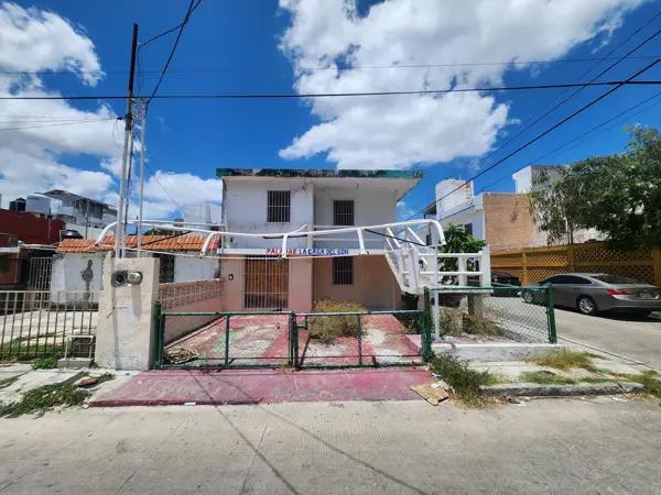 Casa en Venta, 4 Recámaras, 2 Niveles, DUPLEX, SM 23, Cancún Centro.
