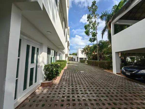 Casa en Renta, 3 Recámaras, 3 Baños, Av. Huayacan, Cancu