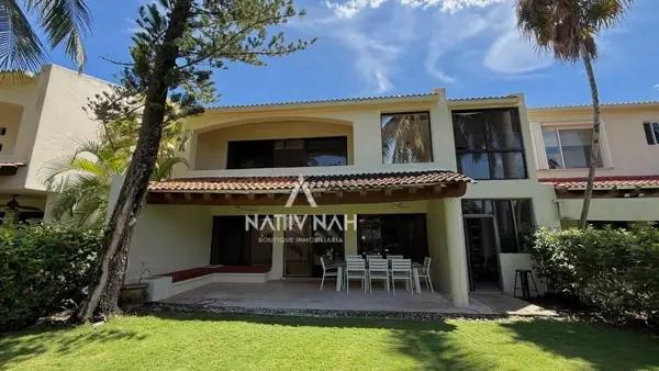 Casa en Venta/Renta, 3 Recamaras, Estudio TV, en Isla Dorada, Zona Hotelera, Cancún