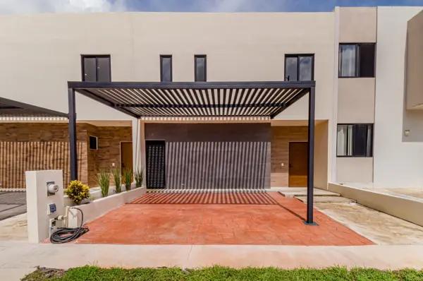 Casa en Venta, 3 Recamaras, Patio/Jardín  en Río, Av. Huayacán, Cancún