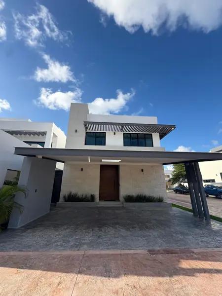 Casa en Venta/Renta, 4 Recámaras, 2 Niveles,  Piscina, Lagos del Sol, Cancún