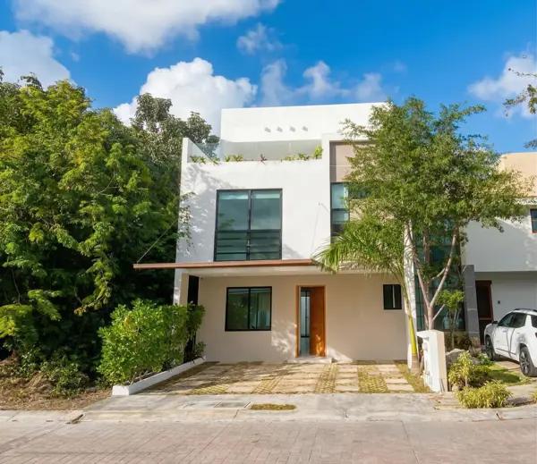 Casa en Venta, 3 Recámaras,AMUEBLADA, Jardín, Av Huayacaán, Arbolada, Cancún Casa en Venta, 3 Recámaras,AMUEBLADA, Jardín, Av Huayacaán, Arbolada, Cancún