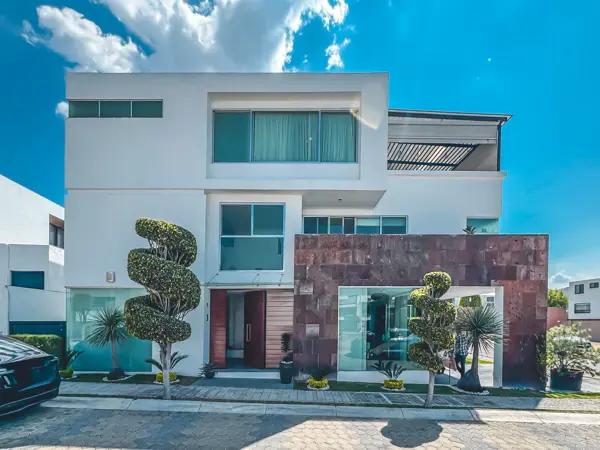 CASA EN VENTA EN LOMAS DE ANGELÓPOLIS III.