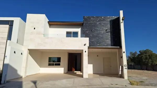 Residencia en venta en Rincón de Alcántara 4 recámras y excelentes acabados
