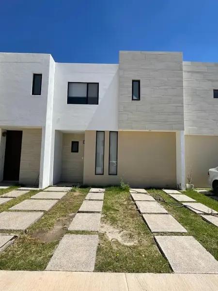 Casa Semi amueblada en Renta en Privada con Amenidades "Bosques de Sta. Rita"
