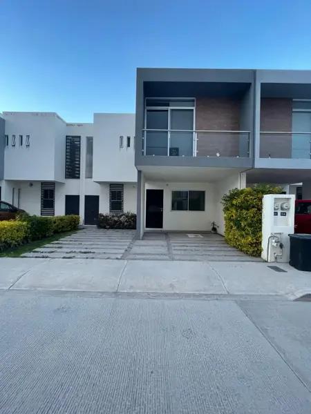 Casa en Renta en "Privada Bosques" en Pozos S.L.P