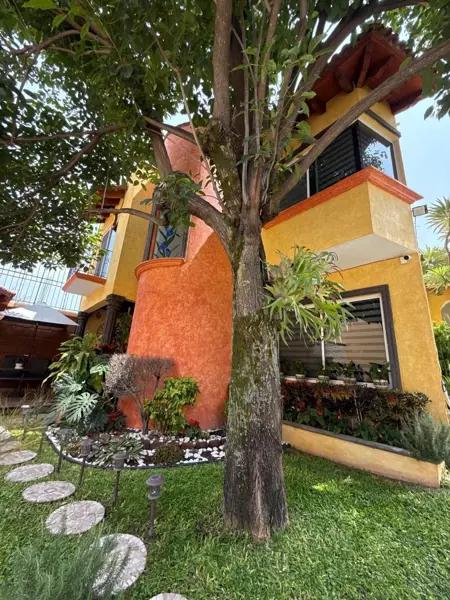 Casa en VENTA con alberca, palapa y jacuzzi.