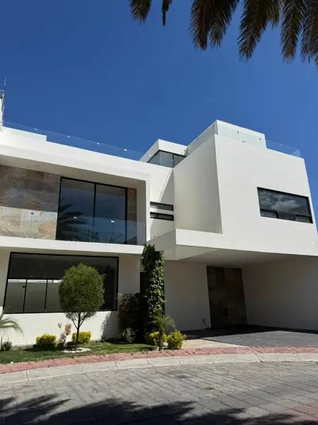 SE VENDE CASA EN FRACC. RESIDENCIAL LA LUZ PACHUCA HGO.