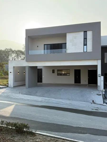 Casa en VENTA Pedregal de la Montaña – 3 rec 3.5 baños
