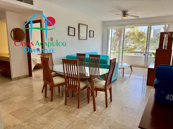 Depa en venta con 2 recámaras, terraza con vista al campo de golf y parcial al mar