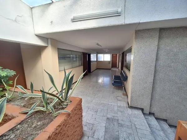 ¡Inversión Inteligente! Local/Oficina junto al Hospital ISSSTEP - Alta Afluencia