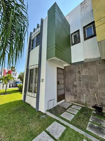 Casa con SEGURIDAD recién REMODELADA.