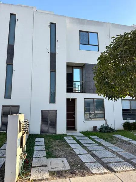 Casa en venta en Residencial del Parque, cerca de Xentric Mirador en El Marqués