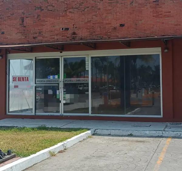 Renta de locales en plaza comercial