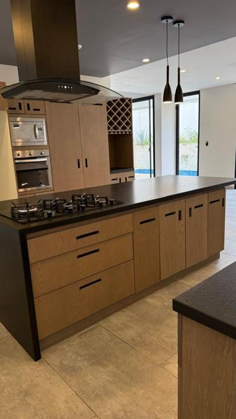Casa en Renta en Residencial Bambú, Playa del Carmen: Espaciosa y Bien Ubicada