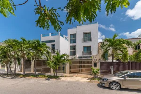 HERMOSA CASA EN VENTA EN CANCUN - SM 16 HERMOSA CASA EN VENTA EN CANCUN - SM 16