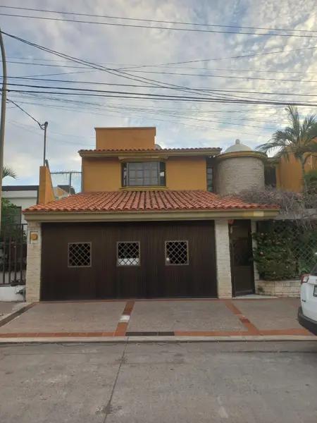 CASA AMPLIA EN RENTA  EN COLONIA GUADALUPE RESIDENCIAL EN CULIACAN SINALOA