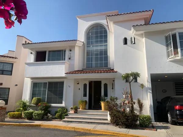 VENTA DE RESIDENCIA EN EL BARREAL, SAN ANDRES CHOLULA, 5 RECAMARAS CON BAÑO CADA UNA, JARDIN 46 m2,