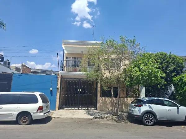 Casa en Venta en Lomas del Vergel, Zapopan - Amplia y Bien Ubicada
