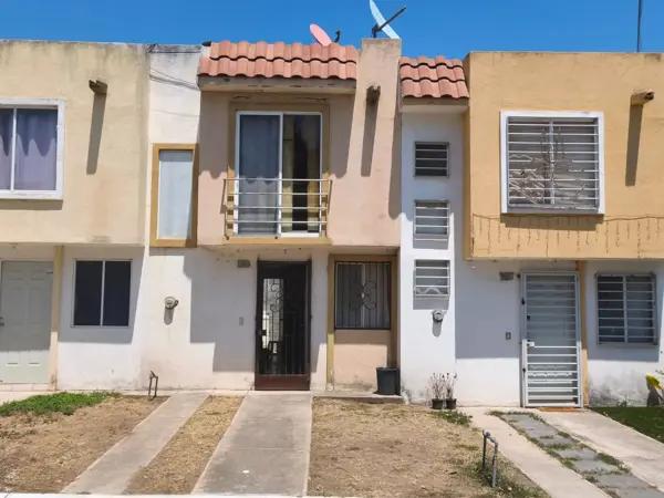 Casa en Venta en Los Molinos, Zapopan: Cerca de Servicios y Amenidades