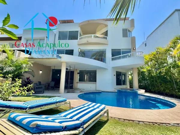 Casa con alberca, jacuzzi y vista al golf en Xel-Ha