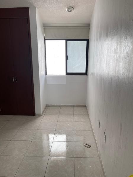Casa en Venta de tres niveles en Camino Real, Zapopan.