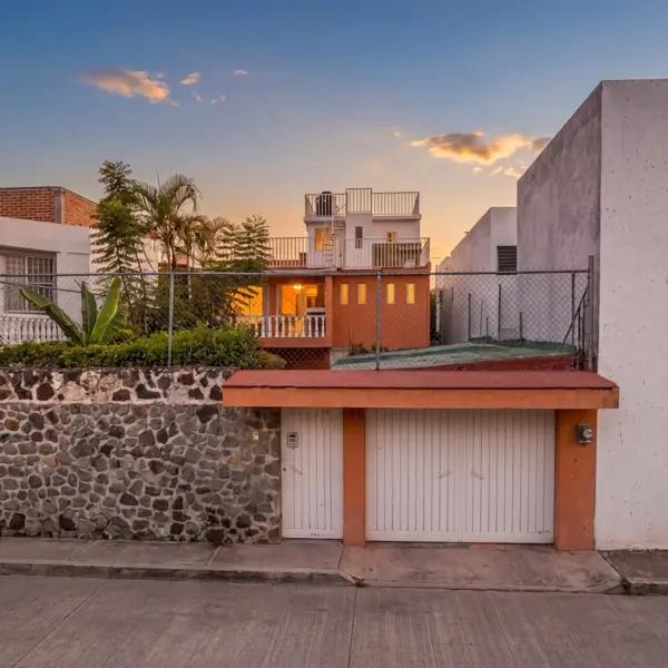 "Tu Oasis Privado en Cuernavaca: Amplia Casa con Jardín en Perímetro Vista Hermosa" "Tu Oasis Privado en Cuernavaca: Amplia Casa con Jardín en Perímetro Vista Hermosa"