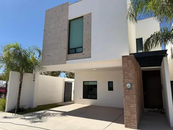 Casa en Venta en La Rioja Residencial, Torreón - Moderna y Espaciosa Casa en Venta en La Rioja Residencial, Torreón - Moderna y Espaciosa